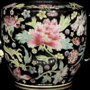 Porcelain enamelled, black family, ‘flowers’ teapot, 20th century - 6