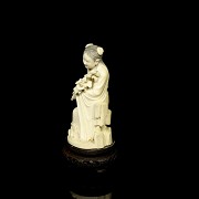 Carved ivory figure ‘Lady with a bouquet’, early 20th century