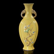 Three-colour glazed porcelain vase ‘Bird and branch’, Qing dynasty