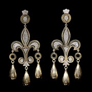 Long gold and silver earrings ‘Fleur de lis’