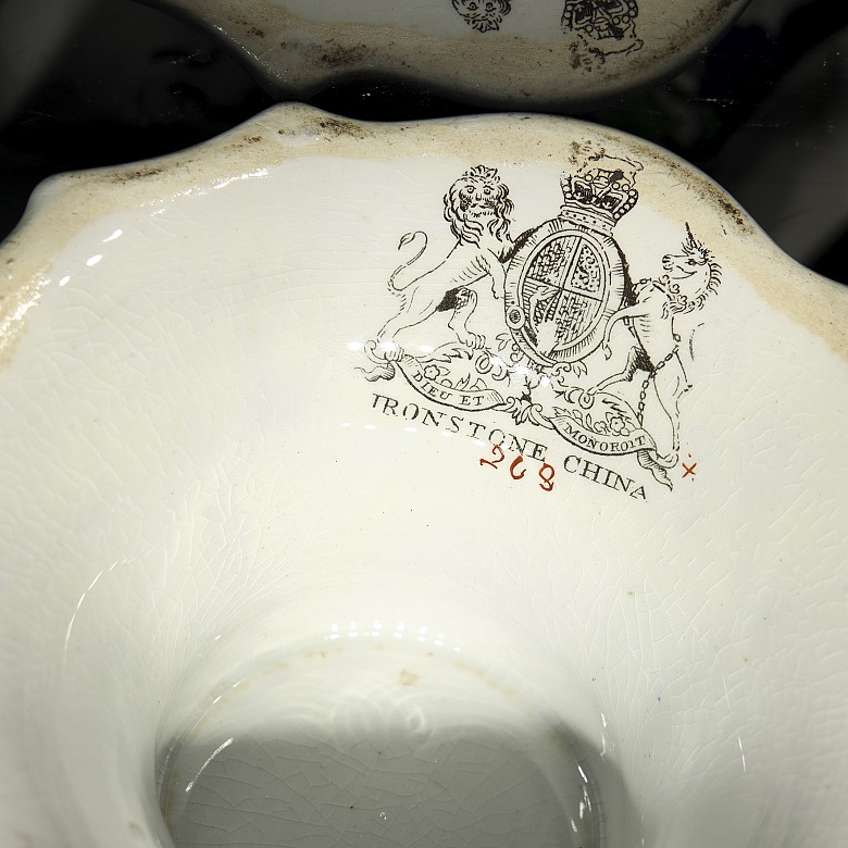 Ironstone ‘Porcelain fruit bowl’, 19th century - 5