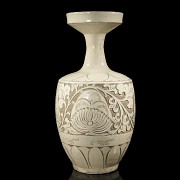 Ceramic ‘Baisha’ vase, Song dynasty