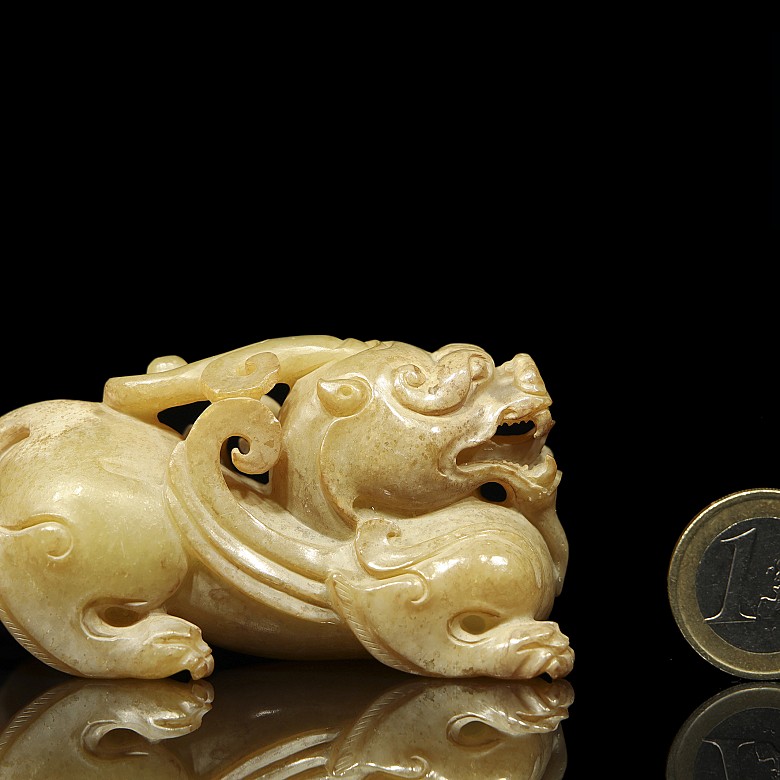 Jade carved 'lion' figure, Han dynasty