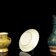 Three pieces of glazed pottery, 20th century