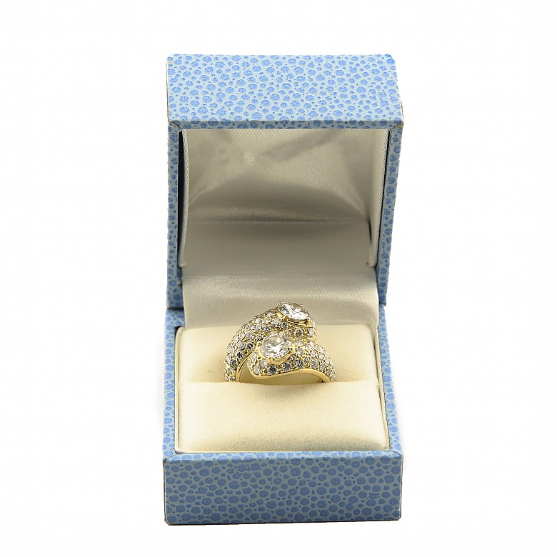 18kt yellow gold ring with diamonds