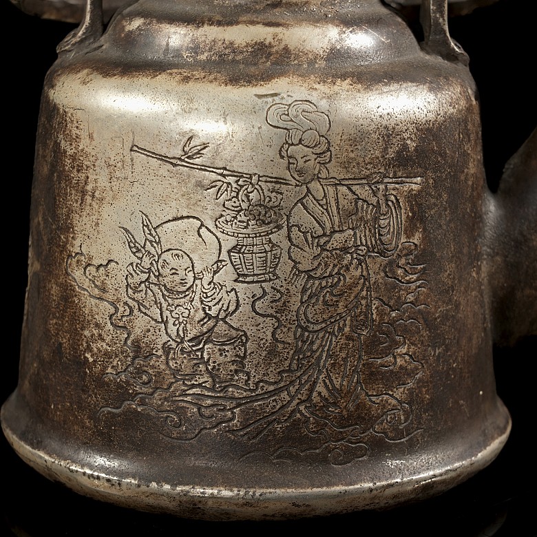 Small silver teapot ‘Lady and Child’, Qing dynasty