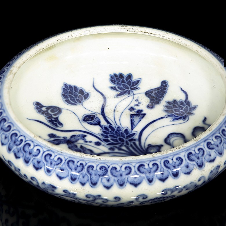 Porcelain inkwell, blue and white, 20th century