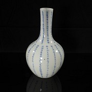 Glazed porcelain ‘Dan Ping’ vase with poem, with seal on the base