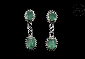 White gold earrings with emeralds and diamonds