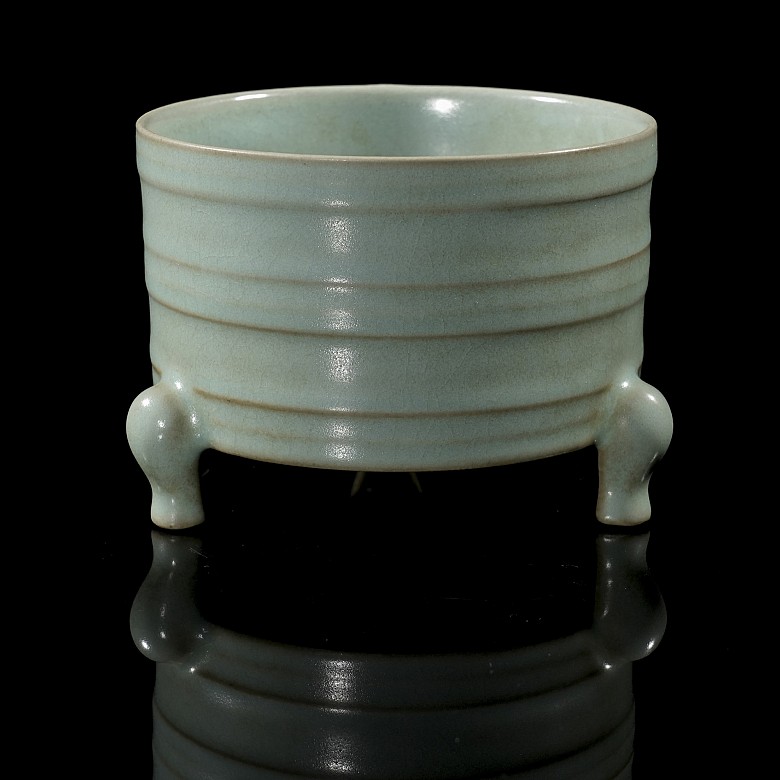 Longquan celadon ware censer, Song style