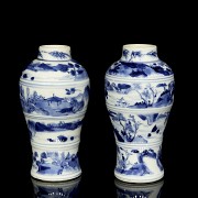 Pair of small blue and white vases, Qing dynasty