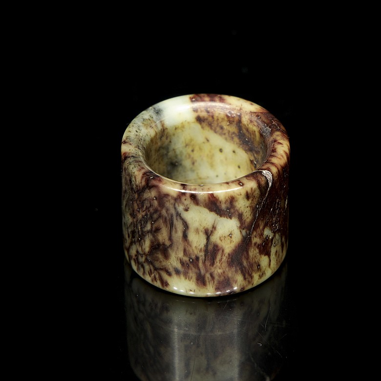 Carved jade archer's ring, early 20th century - 4