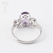 18k white gold ring with amethyst and diamonds.