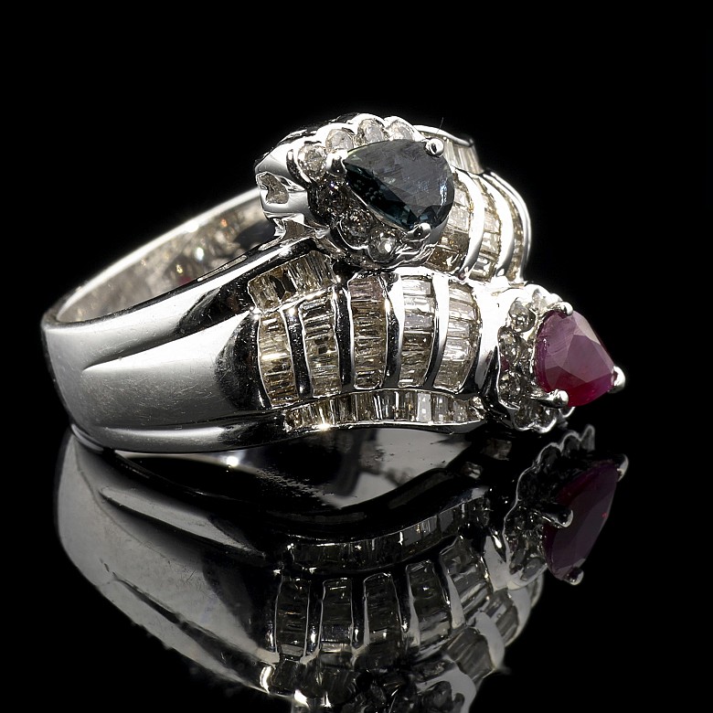 18kt white gold ring with diamonds and stones