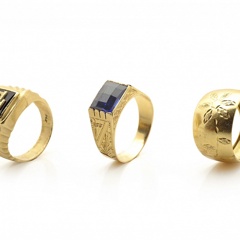 Set of three gold rings