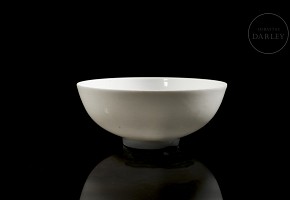 White porcelain ‘Phoenix and dragon’ bowl, Ming dynasty