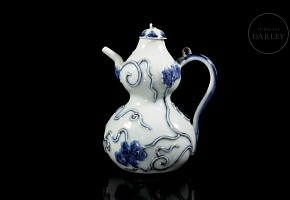 Blue-and-white porcelain ‘Hulu’ teapot, Ming dynasty