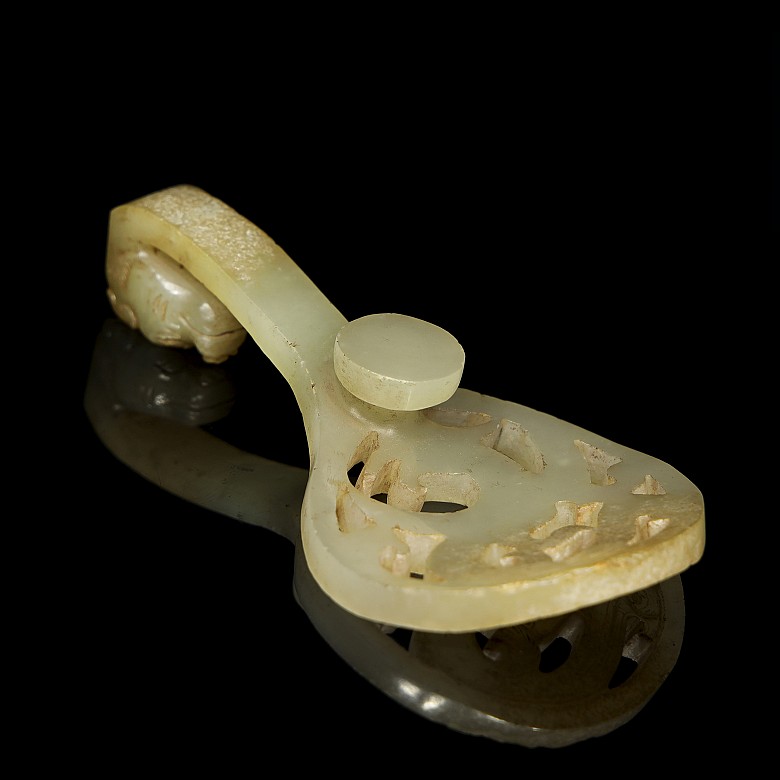 Carved jade belt hook, Han dynasty