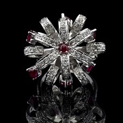 Ring in 18k white gold, diamonds and rubies