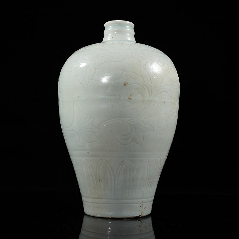 Celadon ware ‘Leaves’ vase, Song dynasty