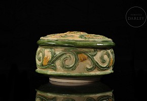 Sancai glazed box, Tang style