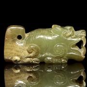 Mythical carved jade beast, Eastern Zhou Dynasty