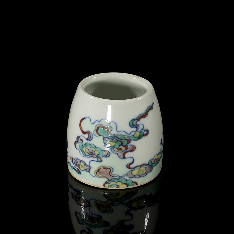 Small water container ‘Doucai’, with Yongzheng brand name