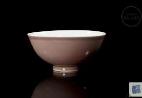 Cuenco de porcelana esmaltada en rojo y blanco, con sello Qianlong