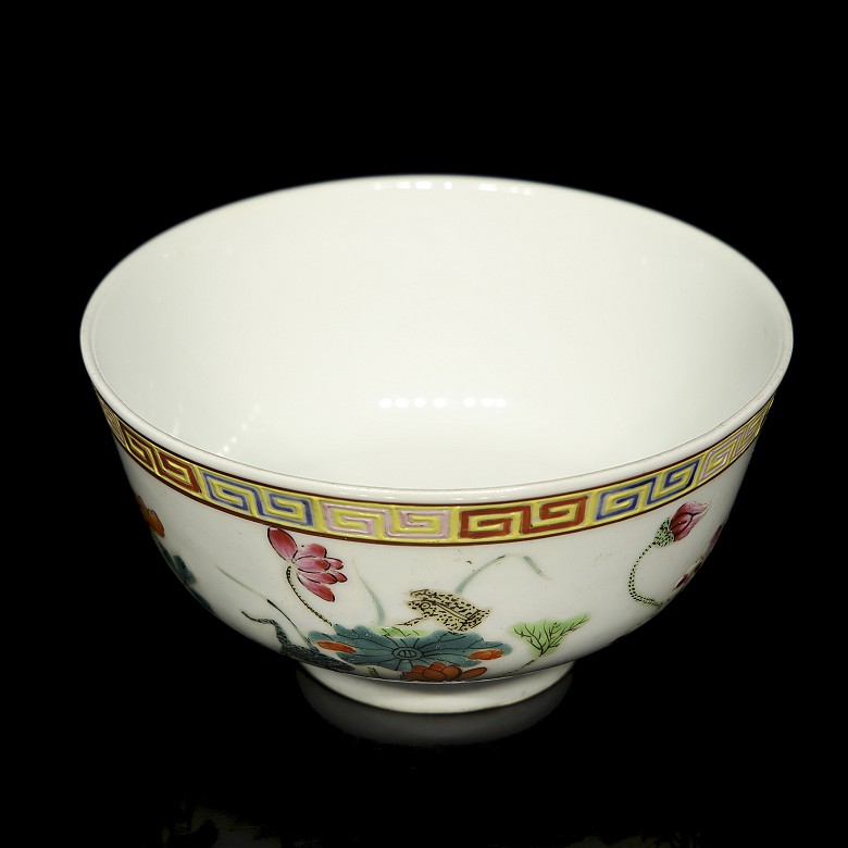 Enamelled porcelain ‘Garden’ bowl, with Qing seal