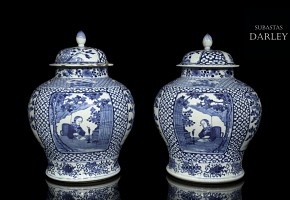 Pareja de tibores de porcelana azul y blanco, Jingdezhen, dinastía Qing