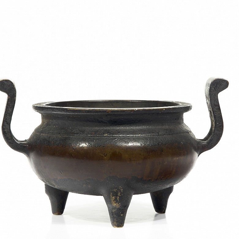 Bronze censer with handles, with Xuande mark