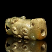 Mythical carved jade beast, Eastern Zhou Dynasty