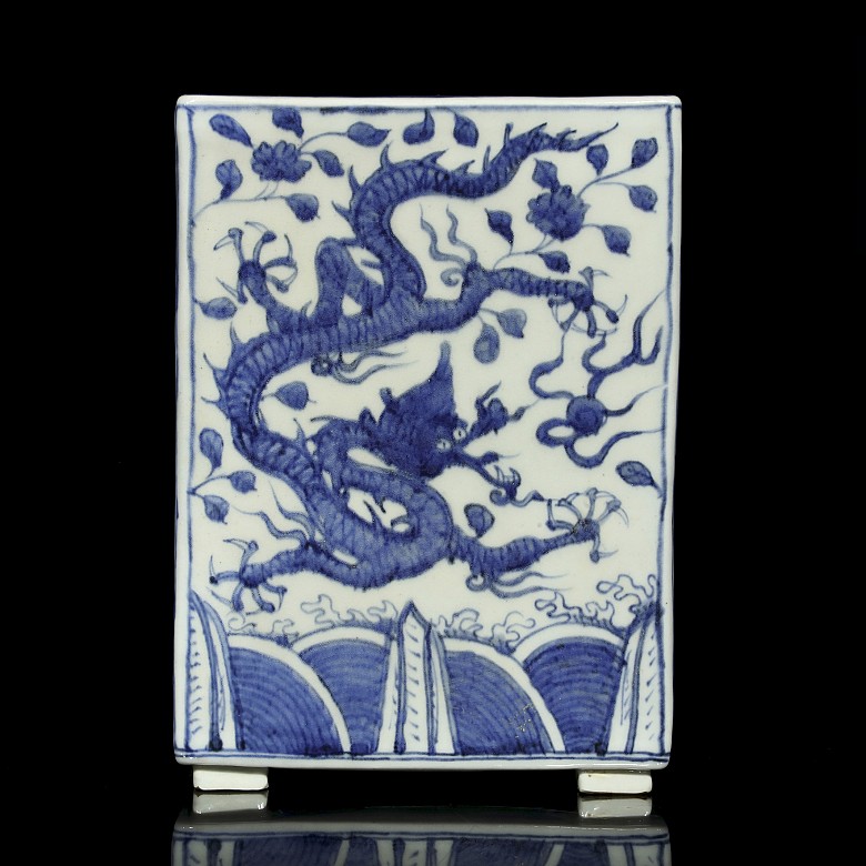 Flowerpot, blue and white, with dragons, 20th century