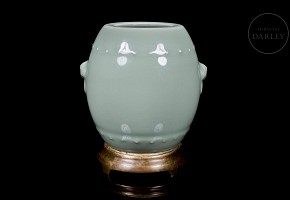 Enamelled porcelain vase with a bronze foot, Qing dynasty