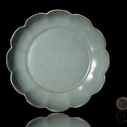 Plato de cerámica vidriada celadón 