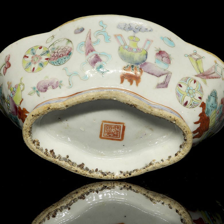 Recipiente de porcelana familia rosa, dinastía Qing tardía