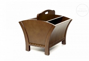 Magazine rack in mahogany wood