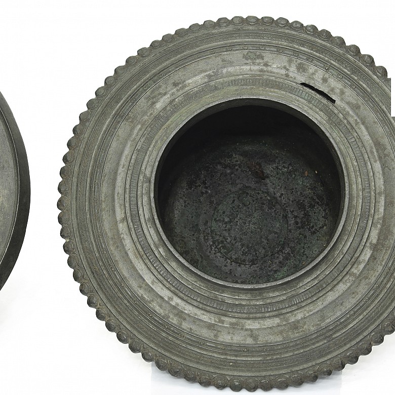 Two bronze bowls, Indonesia. 19th century