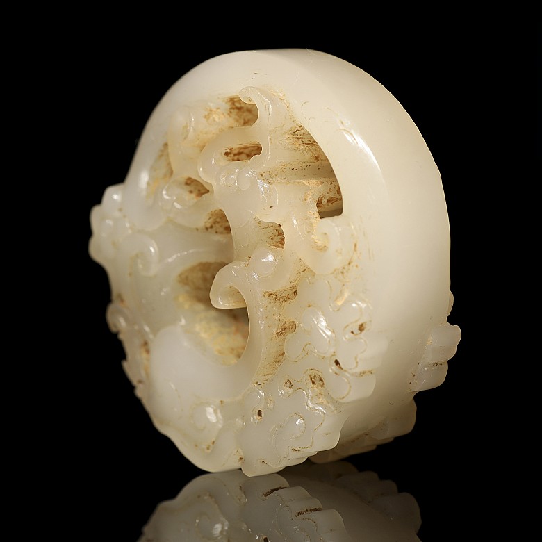 White jade figurine with dragon, Eastern Han dynasty