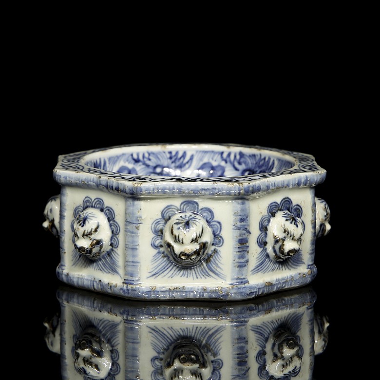 Brush cleaning bowl ‘Lions’ Ming dynasty