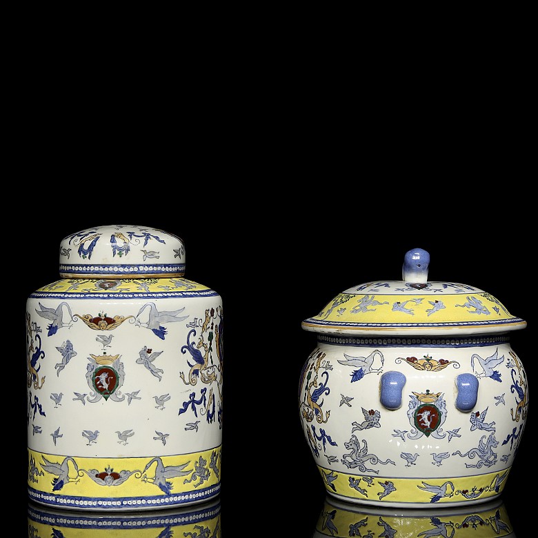 Pair of enamelled porcelain vessels, 20th century - 1