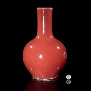 Tianqiuping red-glazed vase, Qing dynasty