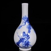 Small blue and white ‘Dan Ping’ vase, Minguo