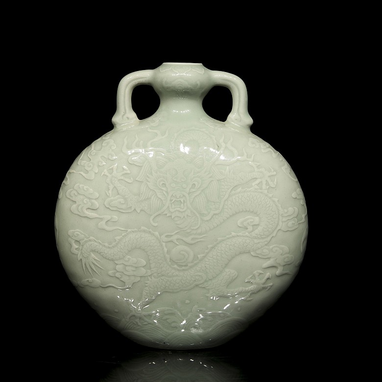 Celadon “Bianhu” vase with dragon and bat, Qing dynasty