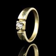 Anillo de oro amarillo 18 k con brillante 0'25 ct.