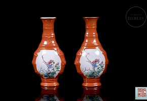 Pair of glazed vases with coral background and scenes, Minguo