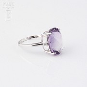 18k white gold ring with amethyst and diamonds.