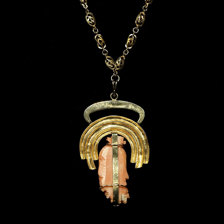 18kt yellow gold and coral pendant ‘Emperor's Head’