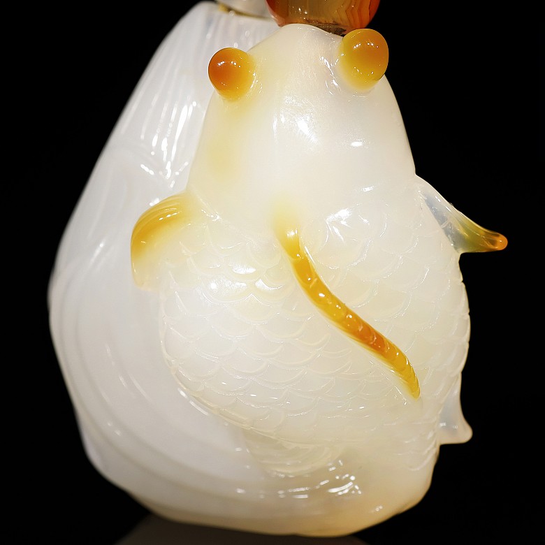 Agate snuff bottle 'Fish', Qing dynasty, Qianlong