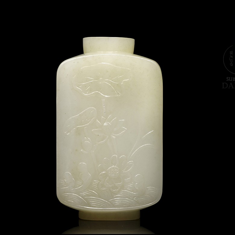 White jade snuff bottle, Ming-Qing Dynasty